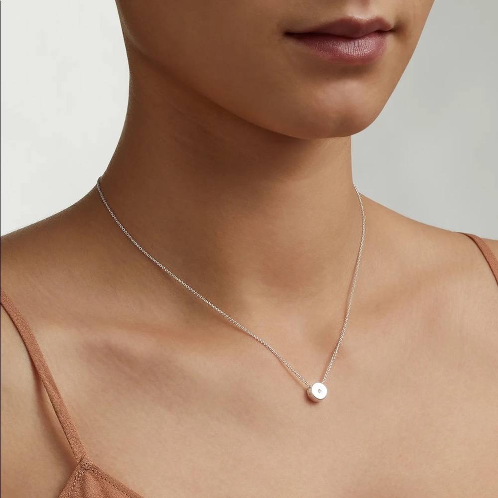 Linear Solo Diamond Pendant Necklace
MONICA VINADER NWOT